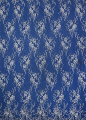 Pizzo Chantilly disegno fiore classico