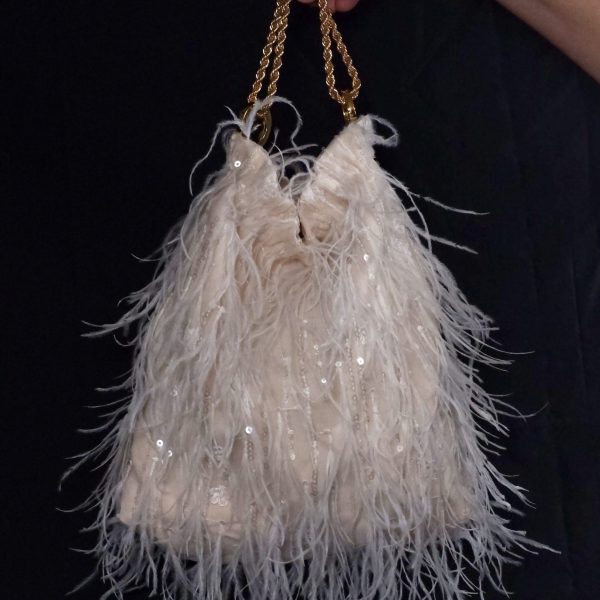 Sweet Dream - Borsa realizzata a mano su base tulle ricamato con piume