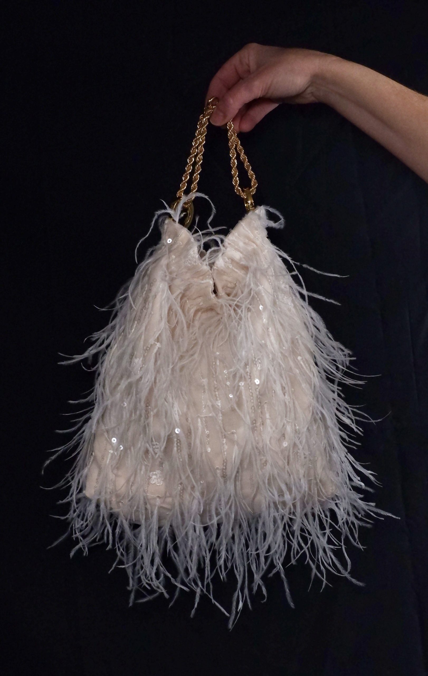 Sweet Dream - Borsa realizzata a mano su base tulle ricamato con piume 1 Sweet Dream - Borsa realizzata a mano su base tulle ricamato con piume