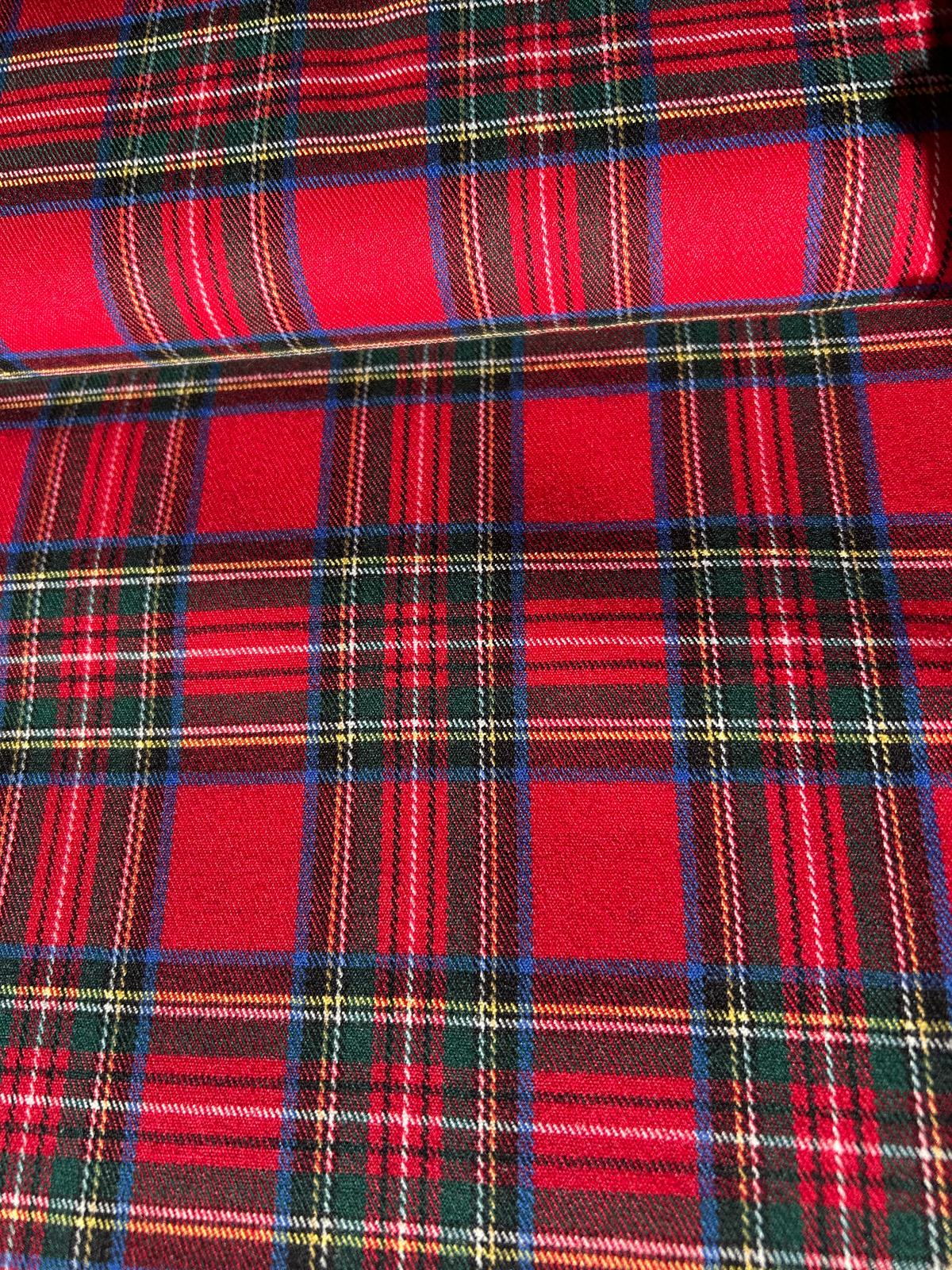Tessuto scozzese elastico sfondo rosso con quadro medio 2 Tessuto scozzese