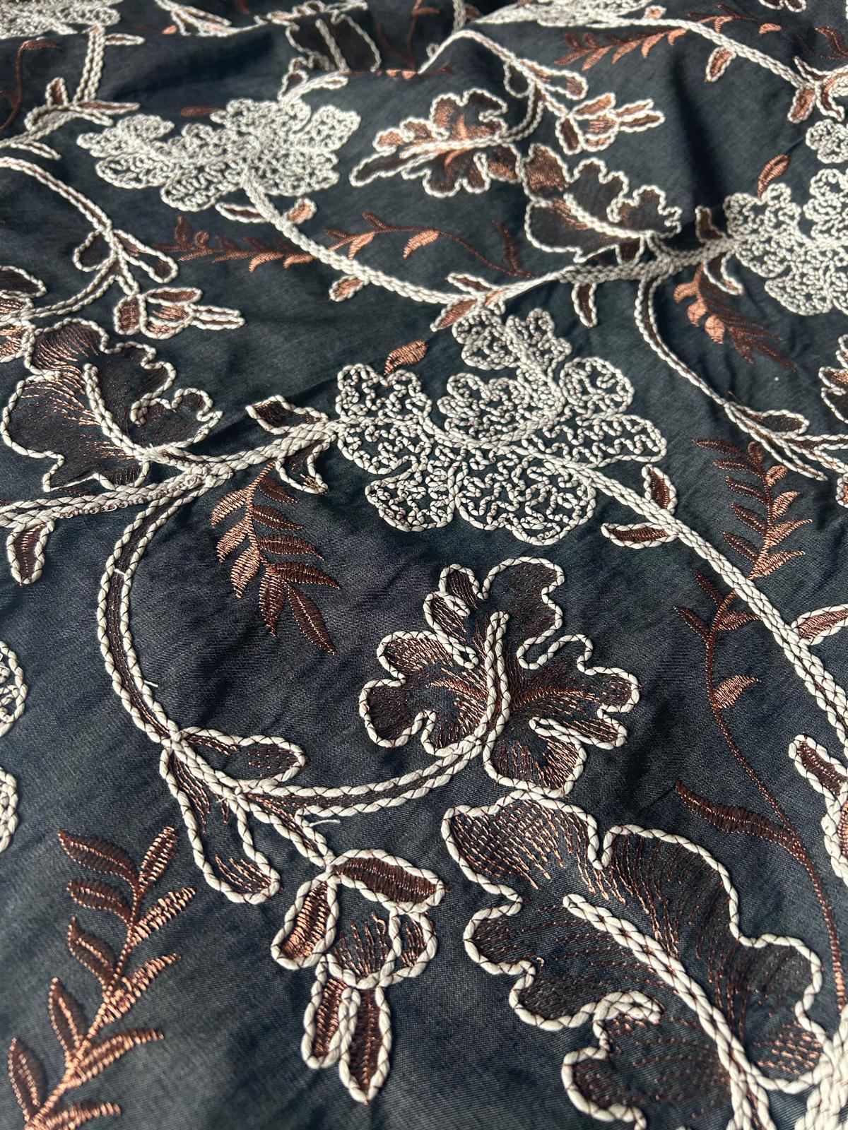 Jeans ricamato campo pieno raffia con disegno fiori bicolore 1 campo pieno raffia