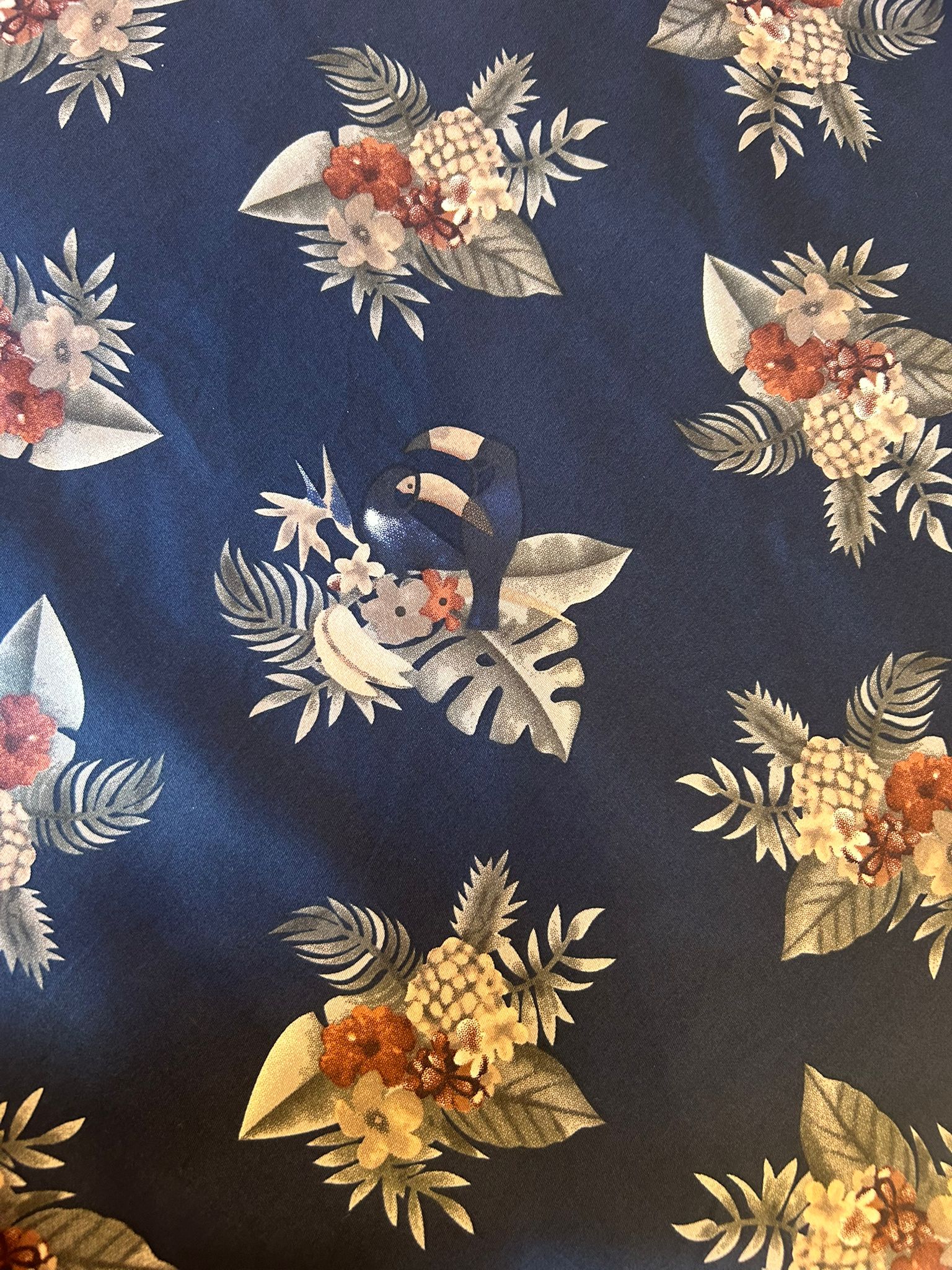 Rasatello elasticizzato cotone sfondo blu con foglie e piccoli fiori 3 Rasatello elasticizzato cotone sfondo blu con foglie e piccoli fiori - immagine 3
