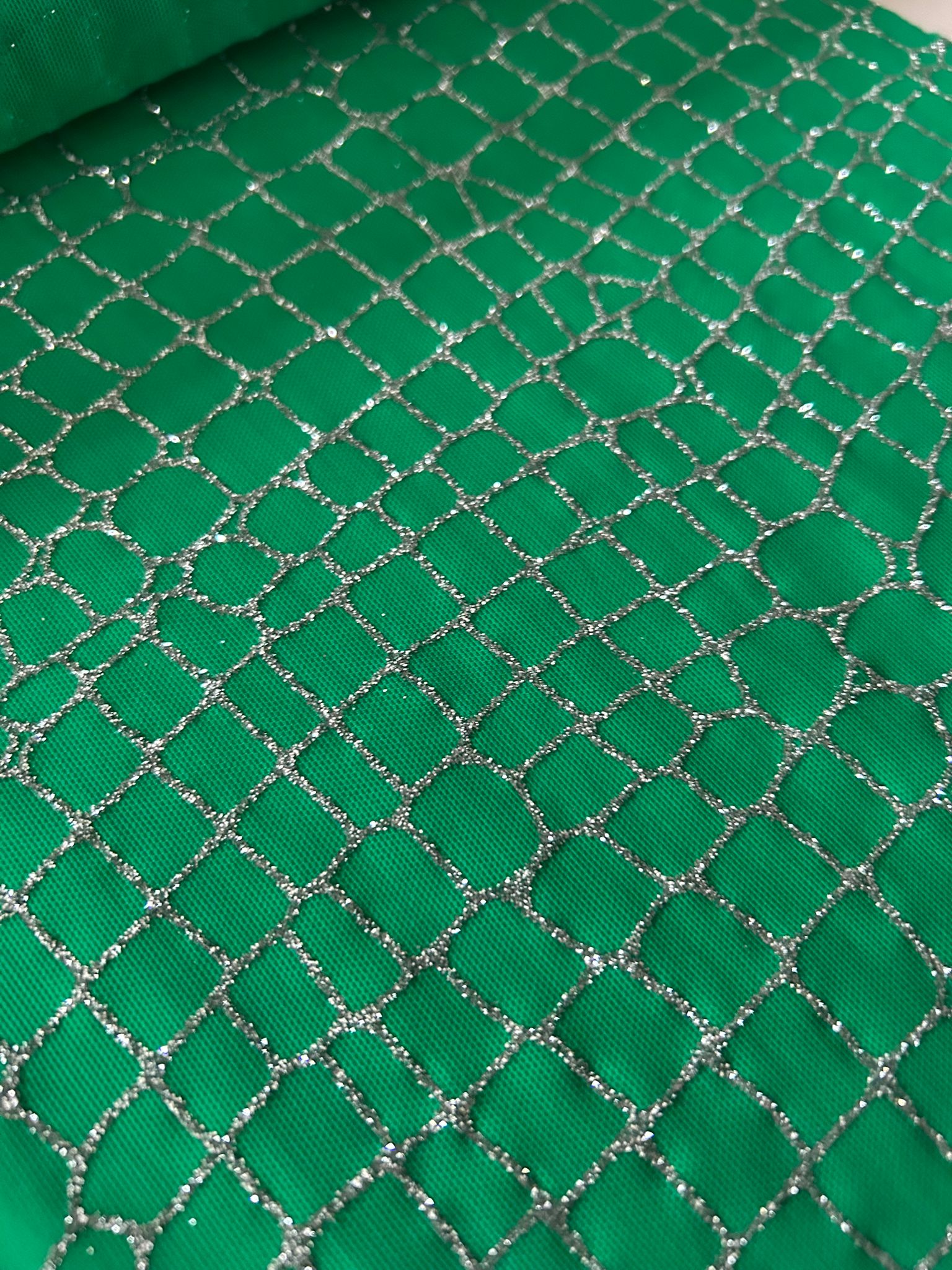 Tulle glitterato argento verde disegno quadrato 5 Tulle glitterato argento verde disegno quadrato - immagine 5