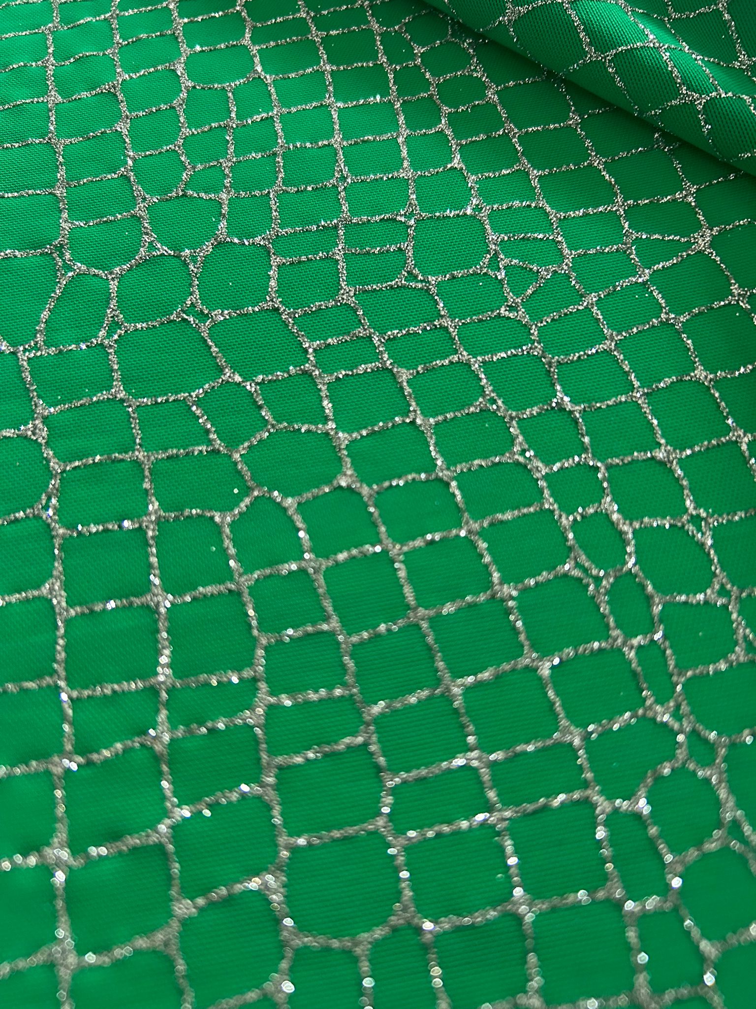 Tulle glitterato argento verde disegno quadrato 4 Tulle glitterato argento verde disegno quadrato - immagine 4
