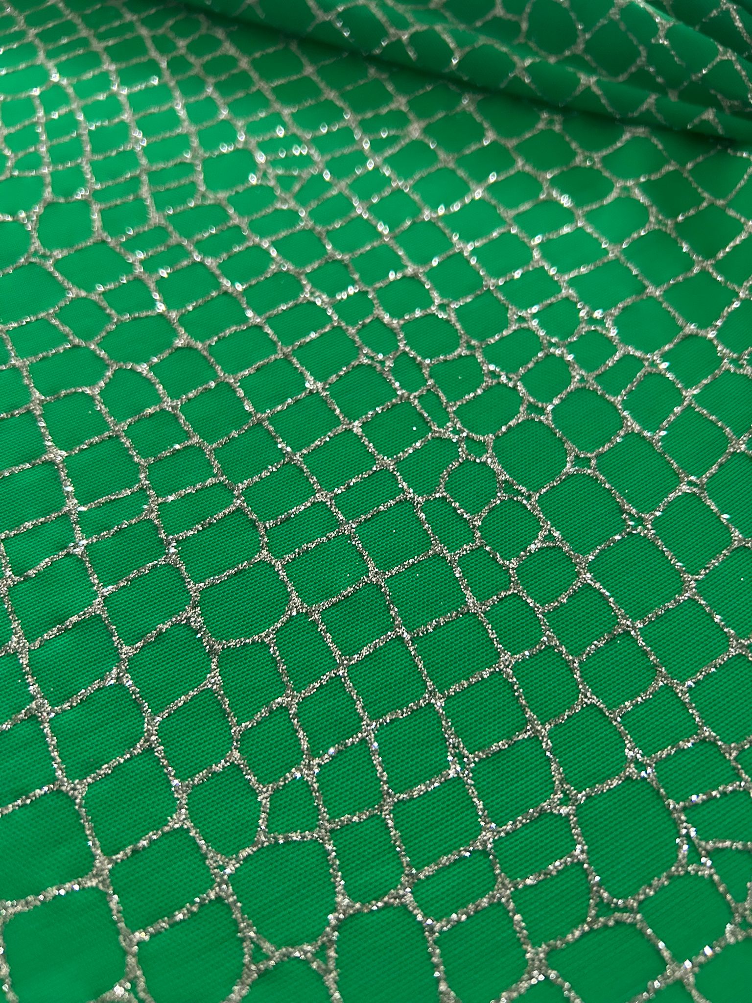 Tulle glitterato argento verde disegno quadrato 1 disegno quadrato