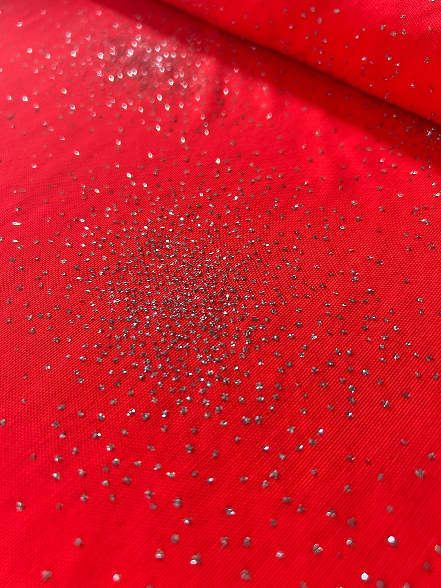 Tulle elasticizzato glitter argento rosso disegno polvere stelle 3 Tulle elasticizzato glitter argento rosso disegno polvere stelle - immagine 3