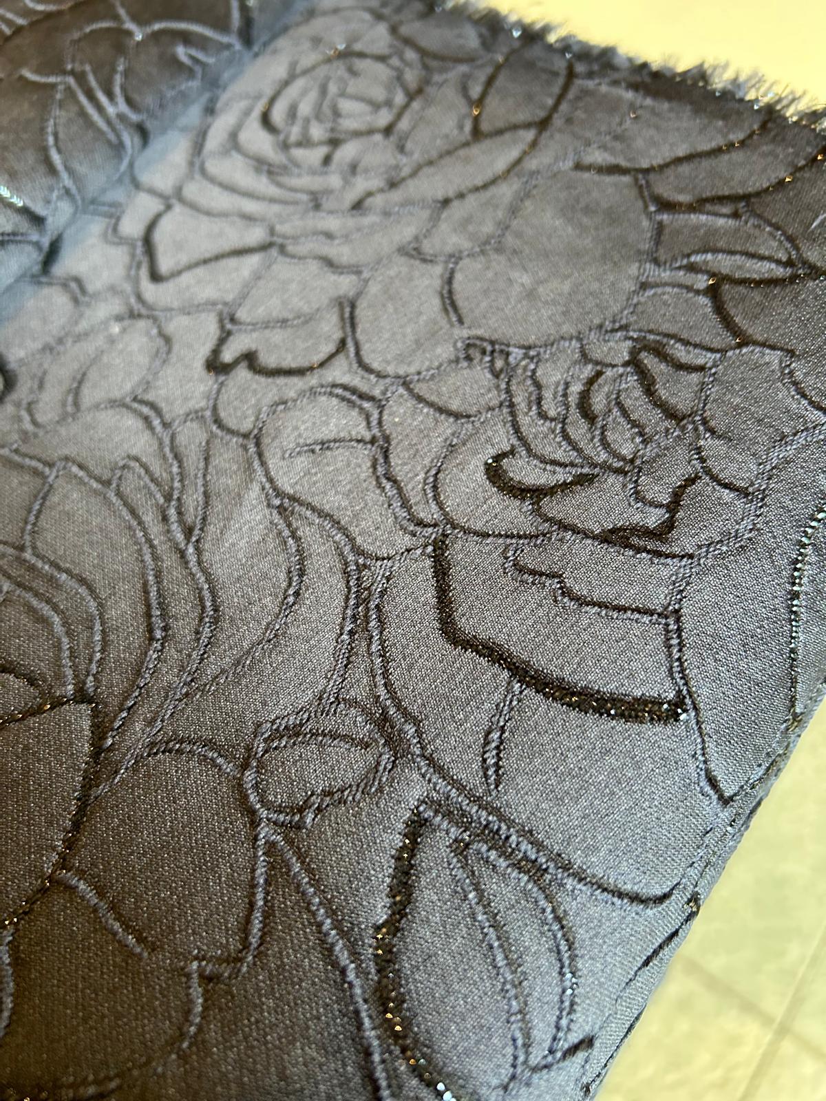 Tessuto Matelassè disegno fiore con inserti lurex 1 Matelassé