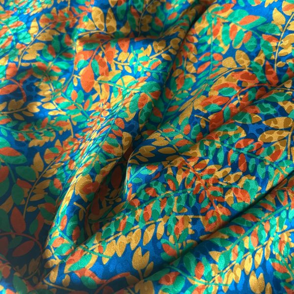 Jacquard stampato con fiori e foglie