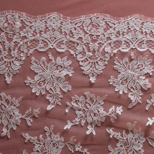Pizzo chantilly colore bianco seta