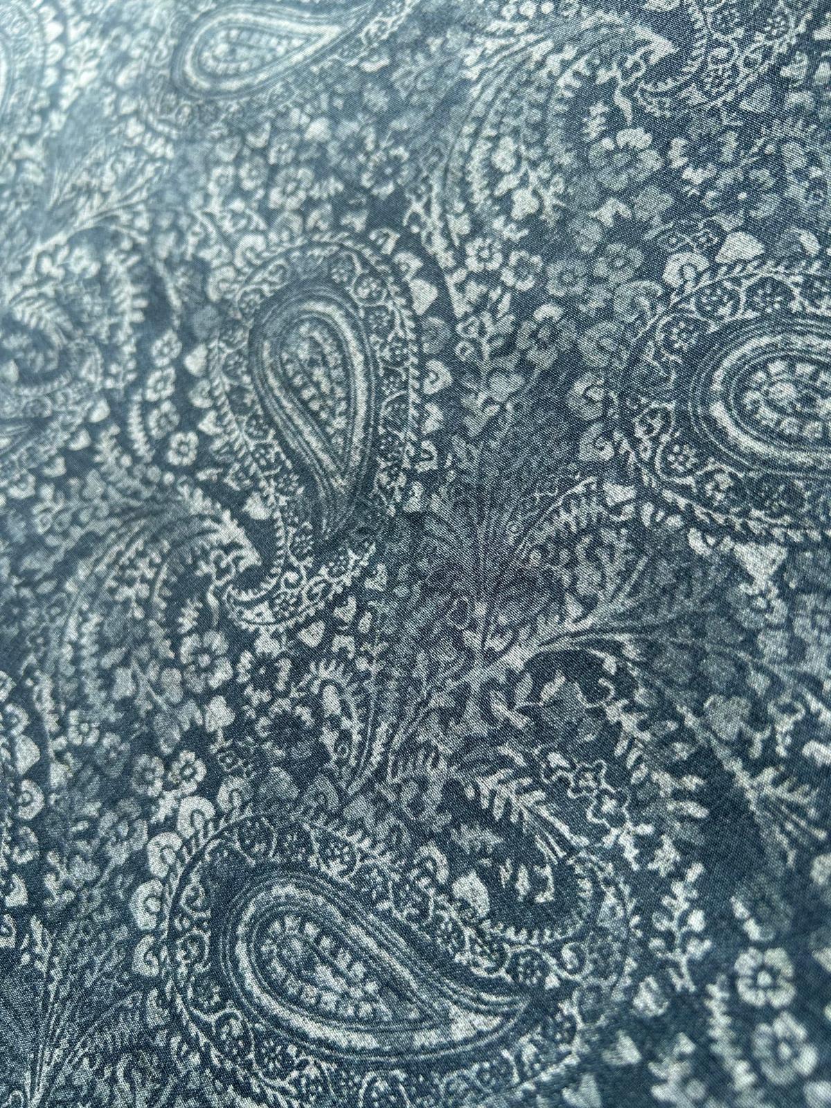 cotone mano seta disegno cashemere sfondo blue e bianco 4 cotone mano seta disegno cashemere sfondo blue e bianco - immagine 4