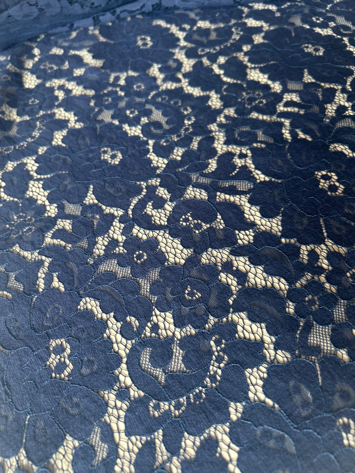 tulle ricamato disegno fiorellino campo pieno con smerlo colore blue chiaro 2 pizzo rebrode disegno fiori campo pieno con smerlo ambo i lati colore blu chiaro