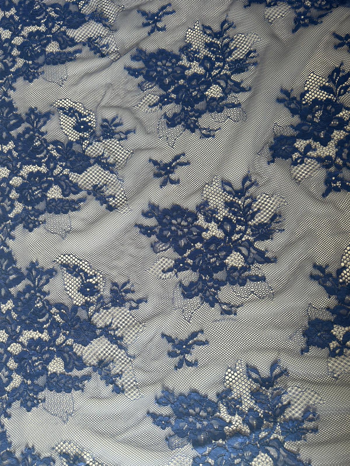 Pizzo rebrode disegno fiori campo pieno con smerlo ambo i lati blue chiaro 1 Pizzo rebrode disegno fiori sparsi