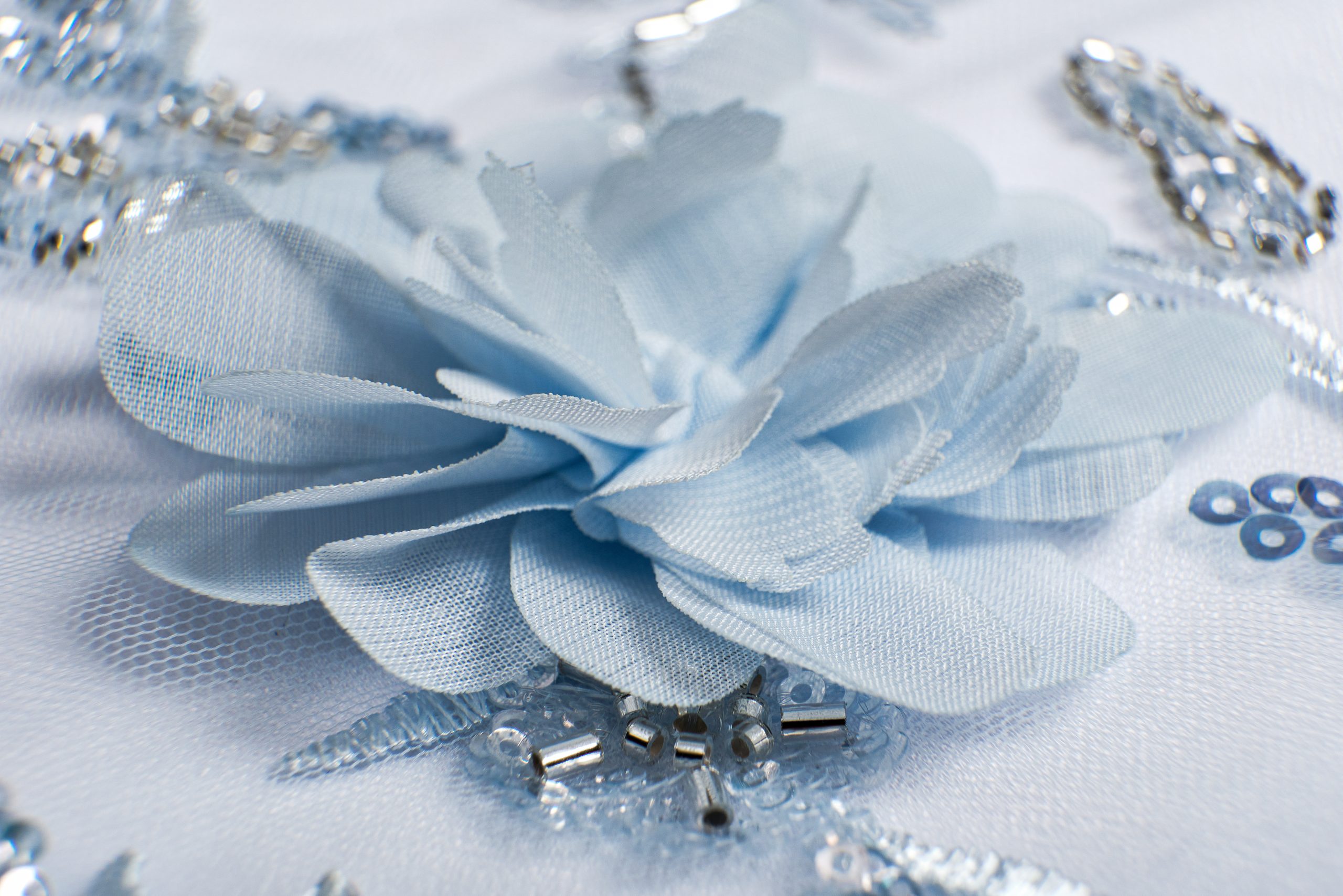 tulle ricamato fiori 3D e perline colore azzurro 2 Tulle ricamato fiori 3 d colori azzurro e perline