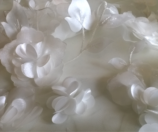 ricamato con fiori